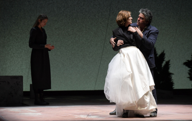 Joanna Motulewicz (Euryclée), Paula Murrihy (Pénélope) & Eric Laporte (Ulysse)