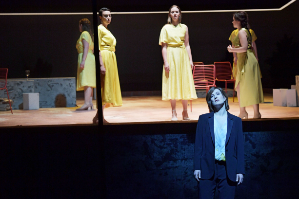 Paula Murrihy (Pénélope) with, L-R: Julia Moorman (Phylo), Bianca Andrew (Alkandre), Angela Vallone (Melantho), Nina Tarandek (Cleone) & Monika Buczkowska (Lydie, hidden)