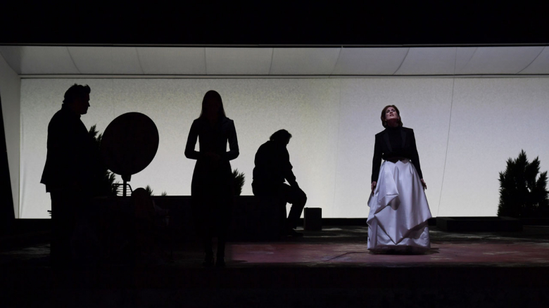 Eric Laporte (Ulysse), Joanna Motulewicz (Euryclée), Božidar Smiljanić (Eumée; seated) & Paula Murrihy (Pénélope)