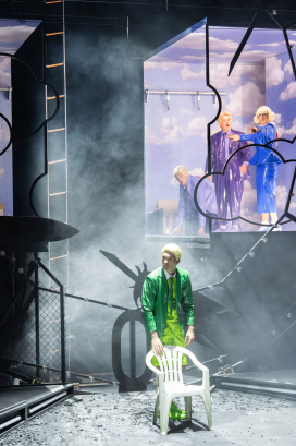 Jarrett Porter (Punch), Alfred Reiter (Doctor; kniend), Sven Hjörleifsson (Lawyer), Cecelia Hall (Judy)