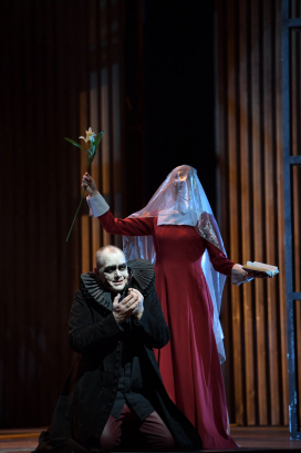 Christopher Maltman (Rigoletto), Erscheinung der Gilda (Statisterie der Oper Frankfurt) 