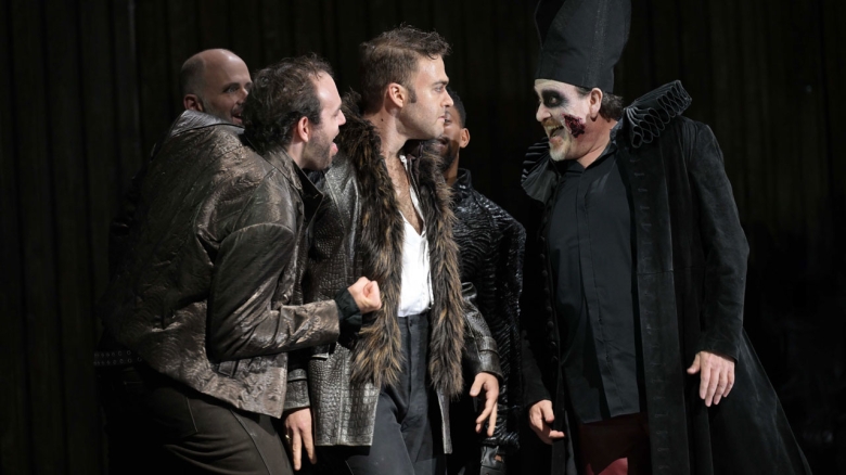 Michael McCown (Borsa), Liviu Holender (Marullo), Erik van Heyningen (Graf von Monterone), Sakhiwe Mkosana (Graf von Ceprano), Franco Vassallo (Rigoletto)