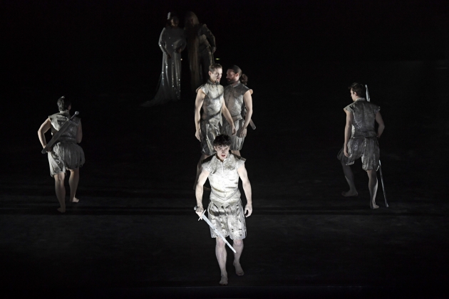 Jakub Józef Orliński (Rinaldo, centre stage)