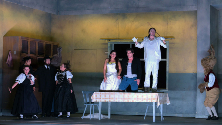 centre: Simone Osborne (Vreli), Jonathan Abernethy (Sali) & Johannes Martin Kränzle (The Dark Fiddler)