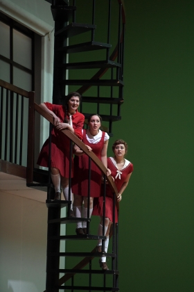Florina Ilie (1. Waldelfe), Julia Moorman (2. Waldelfe), Kelsey Lauritano (3. Waldelfe)