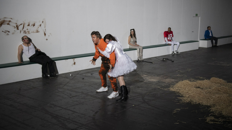 Lawrence Zazzo (Tamerlano), Yves Saelens (Bajazet), Elizabeth Reiter (Asteria), Cecelia Hall (Irene), Brennan Hall (Andronico) & Liviu Holender (Leone) 