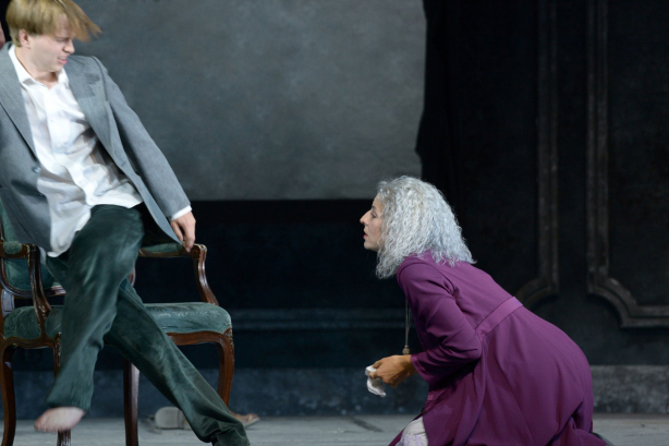 Marek Löcker (Toby), Dshamilja Kaiser (Madame Flora)