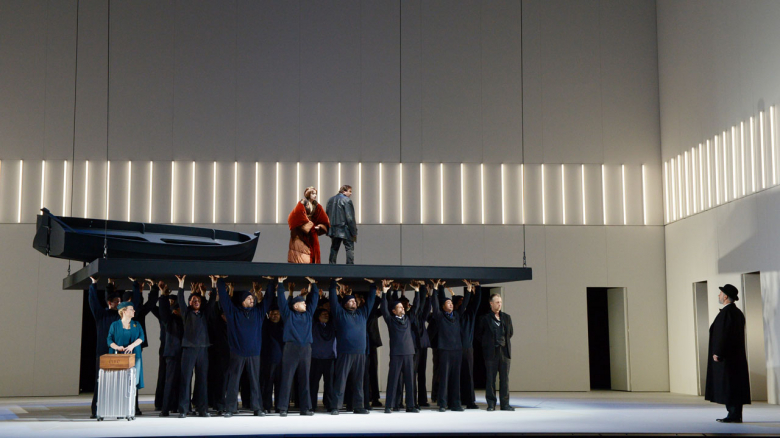 Claudia Mahnke (Brangäne, left), Christoph Pohl (Kurwenall) & Andreas Bauer Kanabas (King Marke, right) beneath Rachel Nicholls & Vincent Wolfsteiner (Isolde & Tristan)
