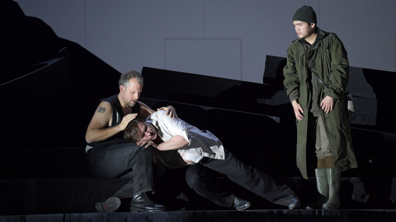 Christoph Pohl (Kurwenal), Vincent Wolfsteiner (Tristan) & Tianji Lin (a shepherd)