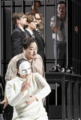 Elza van den Heever (Turandot), Alfred Kim (Calaf), Ensemble