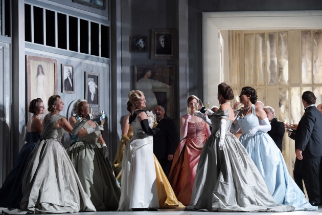 Jessica Strong (Vanessa, centre stage)
