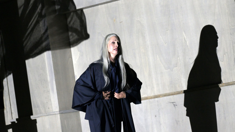 <em>(Erwartung)</em> Anna Gabler (Eine Frau)