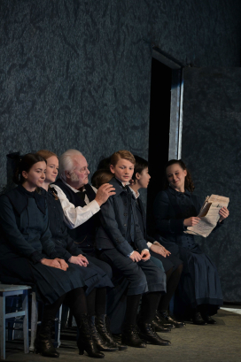 Franz Mayer (Le Baille) with his children, Anna Nekhames (Sophie, far right)