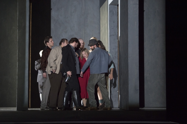 Claudia Mahnke (Marie), Vincent Wolfsteiner (Tambourmajor), Iurii Samoilov (2. Handwerksbursch) und Statisterie der Oper Frankfurt
