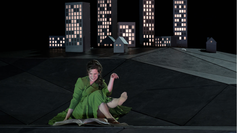 Elizabeth Reiter (Agnès)