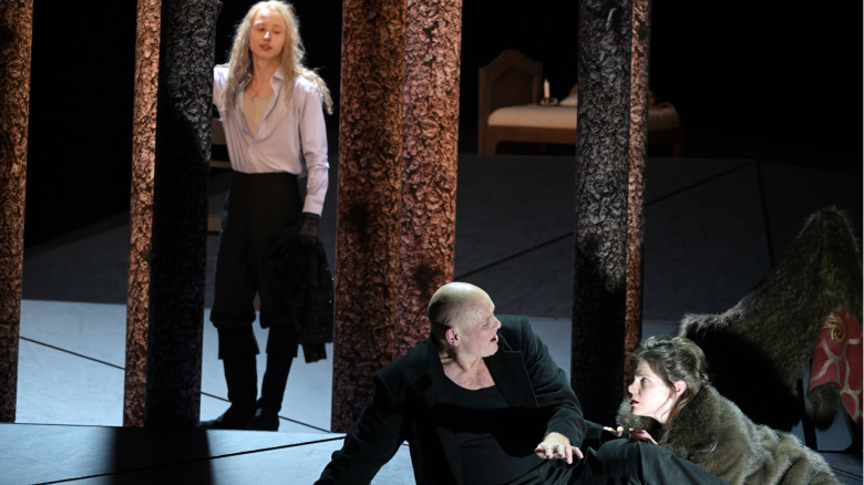 Iurii Iushkevich (The Boy), Bo Skovhus (The Protector), Elizabeth Reiter (Agnès)