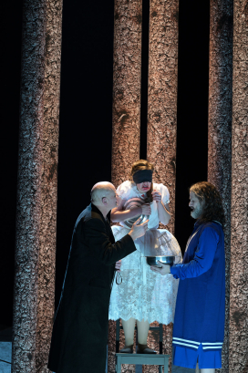 Bo Skovhus (The Protector), Elizabeth Reiter (Agnès), Michael McCown (Third Angel)